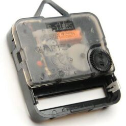 Liblikatega seinakell mustas või punases värvitoonis