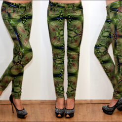 Püksid rohelise mustriga