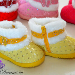 Küljelukuga saapad lihtsaks jalga panemiseks