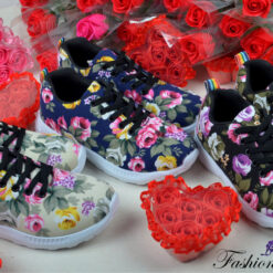 Ülikerged lillemustriga tossud