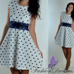 Südamemustriga veniv kleit