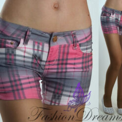 Mugavad lühikesed püksid tagantvaates