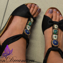 Elegantsed mustad kingad platvormiga