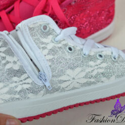 Valged sädelevad pitsiga ketsid