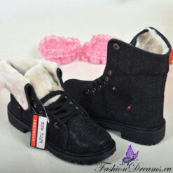 Libisemiskindla tallaga poolsaapad