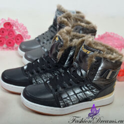 Soe karvane vooder laste tossudes