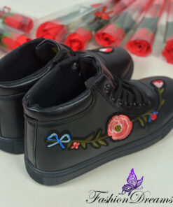 Alternative view of Tikanditega ketsid