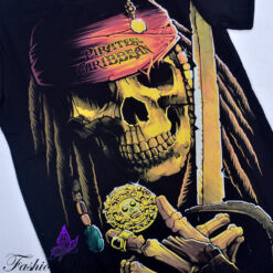 Pimedas helendav t-särk "Kariibimere Piraadid" (140-164) Soodukas.Com