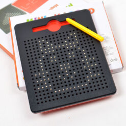 Alternative view of Magnet-kuulikestega joonistus-tahvel