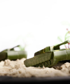 Sõdurifiguuride ja sõjamasinate komplekt