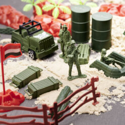 Sõdurifiguuride ja sõjamasinate komplekt