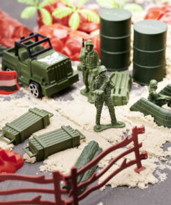 Sõdurifiguuride ja sõjamasinate komplekt