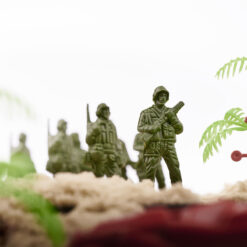 Sõdurifiguuride ja sõjamasinate komplekt