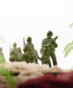 Sõdurifiguuride ja sõjamasinate komplekt