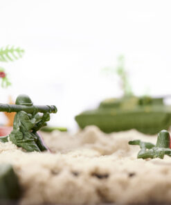 Sõdurifiguuride ja sõjamasinate komplekt