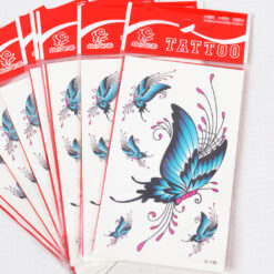 Ajutine tattoo liblikatega