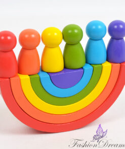 Puidust vikerkaare klotsid ja mängufiguurid