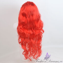 Punane pikkade juustega parukas