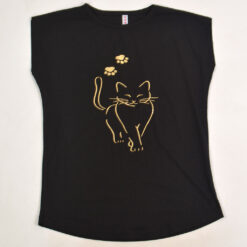 must T-särk kassiga