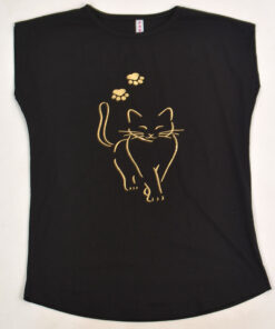 must T-särk kassiga