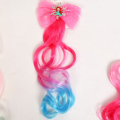 Klamber värviliste juustega