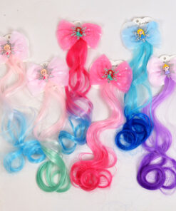 Klamber värviliste juustega