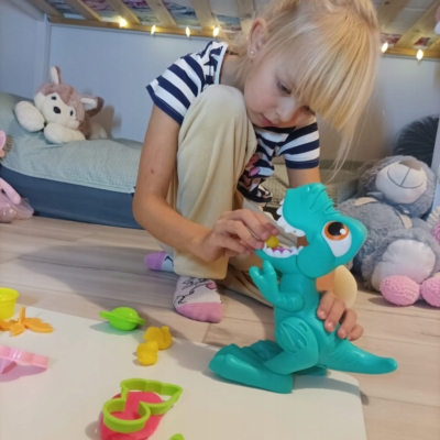 Alternative view of Voolimiskomplekt dinosaurusega