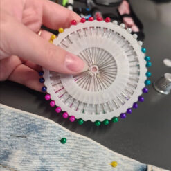 Alternative view of Õmblustarvikute komplekt (129 osa)