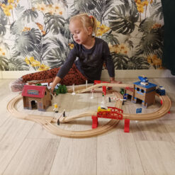 Puidust raudtee komplekt isesõitva rongiga Soodukas.Com