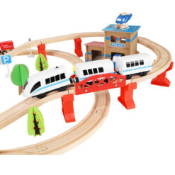 Puidust raudtee komplekt isesõitva rongiga Soodukas.Com