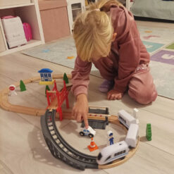 Puidust raudtee komplekt isesõitva rongiga Soodukas.Com