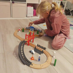 Puidust raudtee komplekt isesõitva rongiga Soodukas.Com