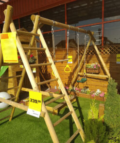 Mänguväljak koos kiigu ja trapetsiga