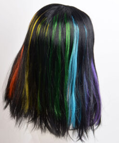 Must parukas vikerkaarevärviliste salkudega