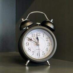 Retro stiilis äratuskell valgustusega
