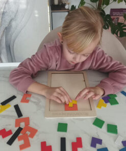 Alternative view of Puidust Tetrise mäng / kujundipusle