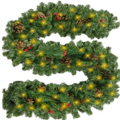 Kuusevanik käbide ja tuledega