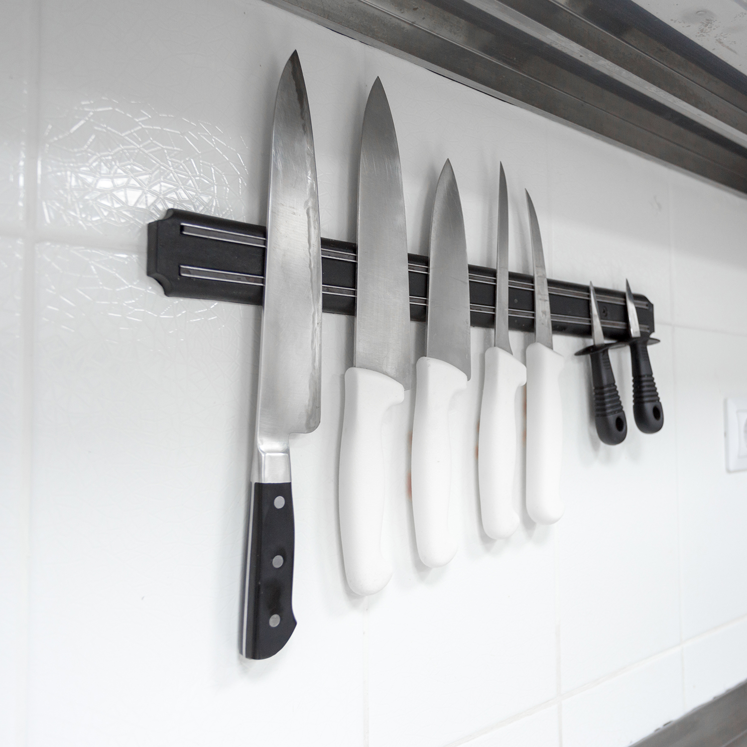 Magnetriba nugadele ja tööriistadele – Soodukas.Com Magnetriba hoiab esemed eraldi ja vähendab kriimustusi