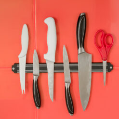 Magnetriba nugadele ja tööriistadele – Soodukas.Com Minimalistlik must magnetriba sobib igasse interjööri