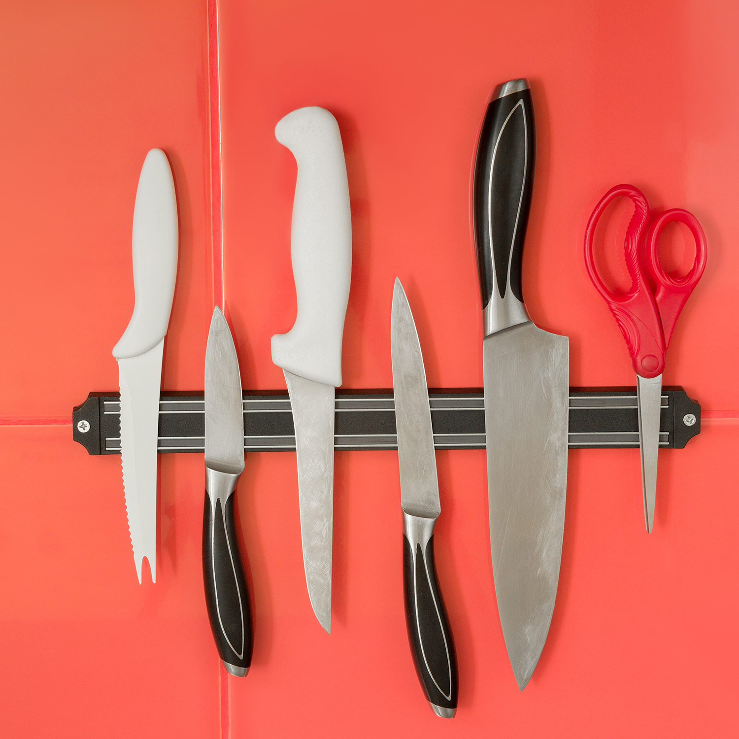 Magnetriba nugadele ja tööriistadele – Soodukas.Com Minimalistlik must magnetriba sobib igasse interjööri