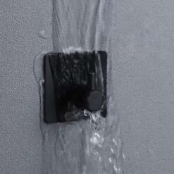 Isekleepuvad nagid vannituppa Soodukas.Com