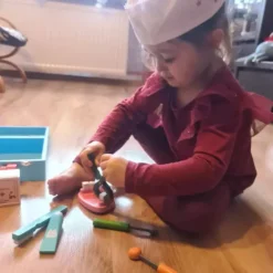 Puidust arsti ja hambaarsti mängukomplekt Soodukas.Com