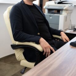 Kunstnahast kontoritool jalatoega Soodukas.Com