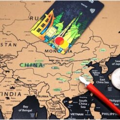 Kraabitav maailmakaart lippudega + aksessuaaride komplekt Soodukas.Com