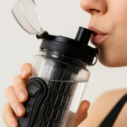 Maitsevee pudel puuviljamahutiga 1L Soodukas.Com