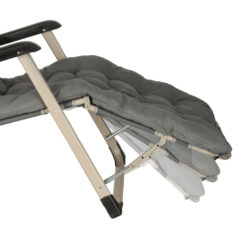 Kokkupandav lamamistool reguleeritava seljatoe ja pehme kattega Soodukas.Com