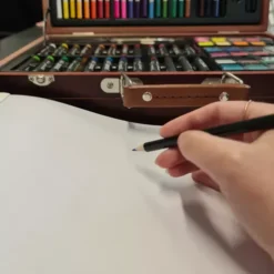 Suur kunstitarvete komplekt puidust kohvris (130 osa) Soodukas.Com