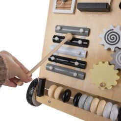 Puidust tegeluskeskus-käimistugi  Soodukas.Com