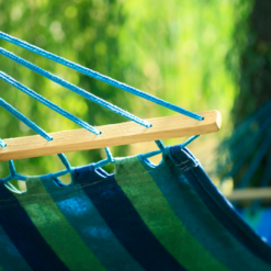 Hamak ogrodowy wzmocniony w paski kolorowy drewno bujak huśtawka 200 x 80 – Soodukas.Com Hamak ogrodowy wzmocniony w paski kolorowy drewno bujak huśtawka 200 x 80 Soodukas.Com