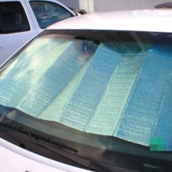 Päikesevariant auto tagumise esiakna matile Soodukas.Com